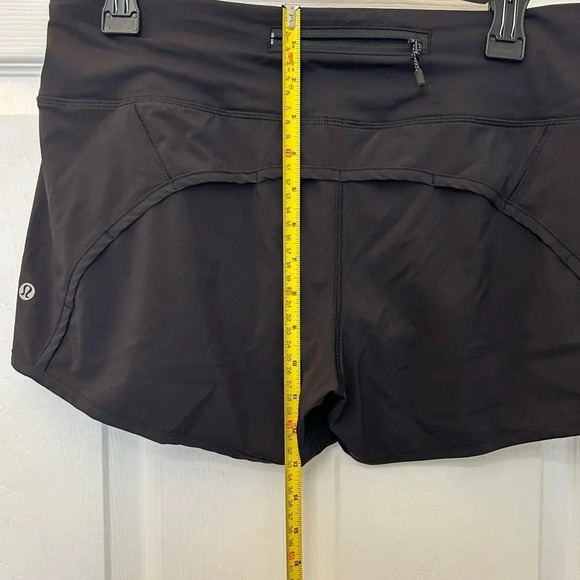 ! Lululemon Run Times Short *4-way Stretch 4"
Black sz 8 - Picture 6 of 7
